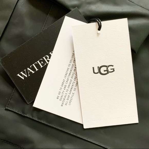 UGG Women’s Rain Jacket Medium New - Picture 11 of 13